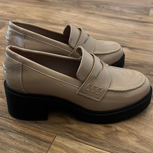 ASOS DESIGN Storming chunky mid heeled loafers in
beige patent